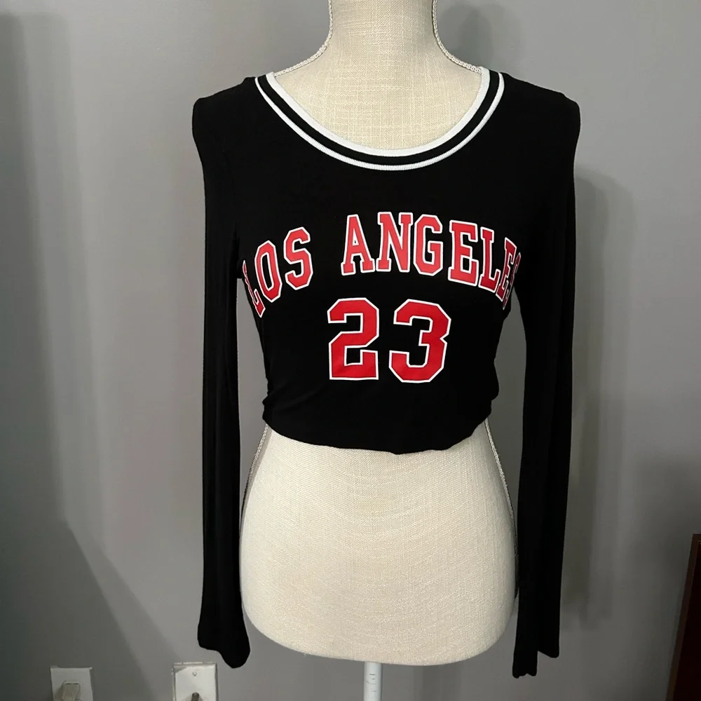 Like New Shein Woman’s Long Sleeve Crop Top Size M (6)
